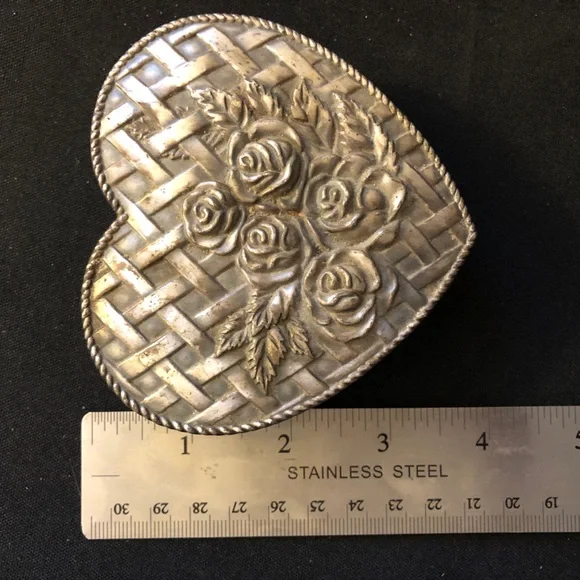 Vintage Metal heart trinket box gothic distressed look - Picture 8 of 10